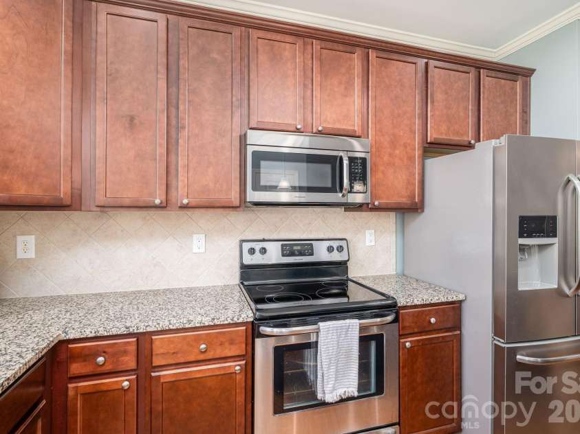 1231 Assembly Street, Belmont, NC 28012.  MLS# CAR4424275, YatesRealty ID 50753. Electric range