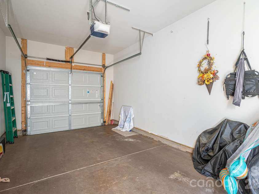 1231 Assembly Street, Belmont, NC 28012.  MLS# CAR4424275, YatesRealty ID 50753. Single garage