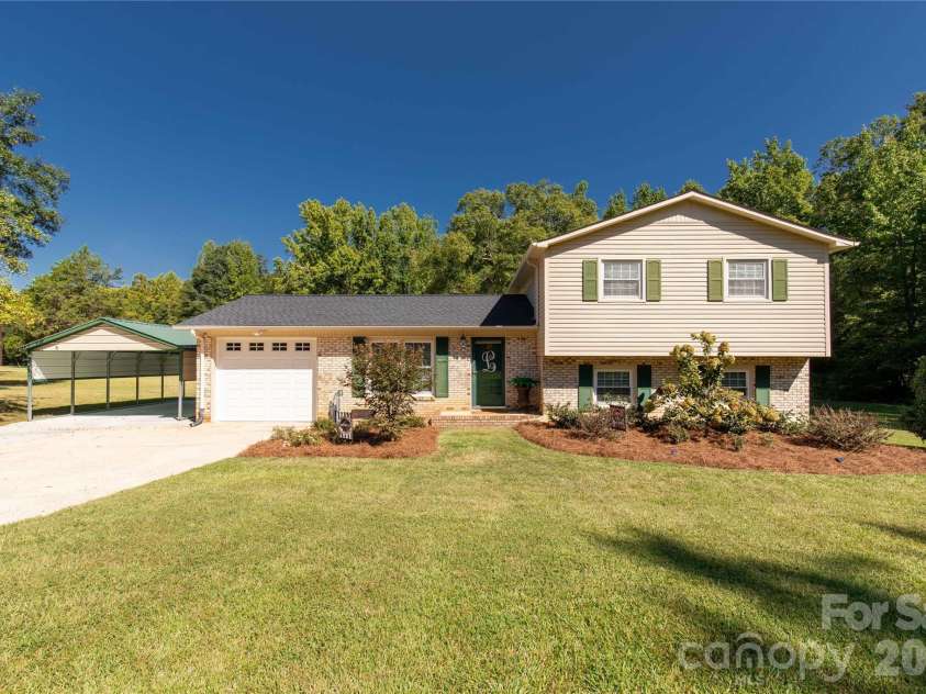 2019 Green Peach Road, Lancaster, SC 29720.  MLS# CAR4417170, YatesRealty ID 50754. 