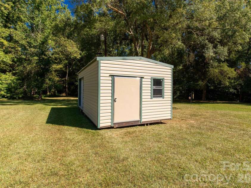 2019 Green Peach Road, Lancaster, SC 29720.  MLS# CAR4417170, YatesRealty ID 50754. 