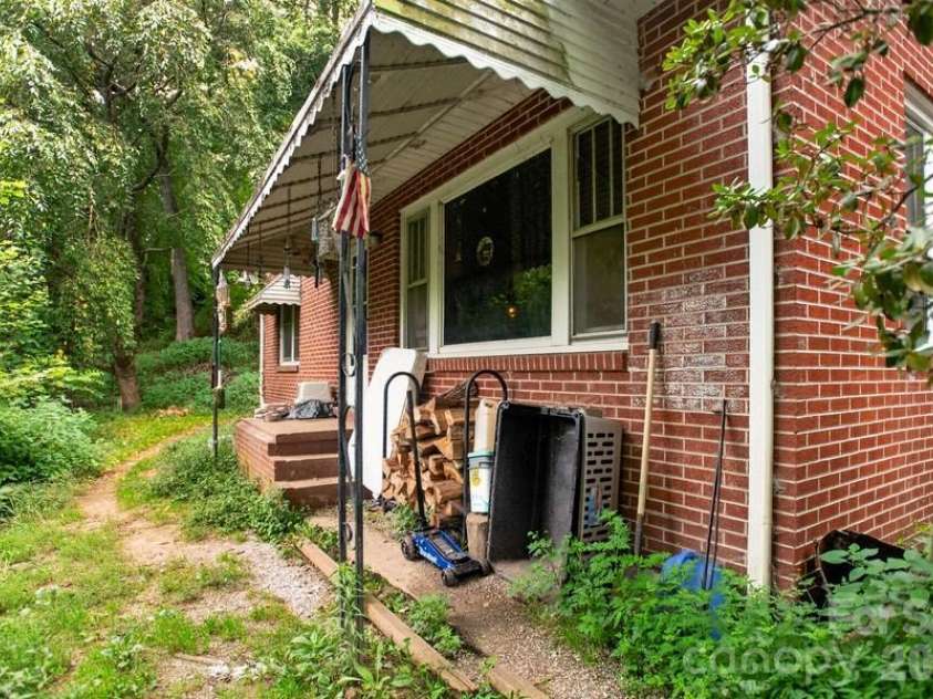 70 Pitman Road, Bakersville, NC 28705.  MLS# CAR4424167, YatesRealty ID 50755. 