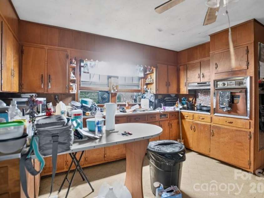 70 Pitman Road, Bakersville, NC 28705.  MLS# CAR4424167, YatesRealty ID 50755. 