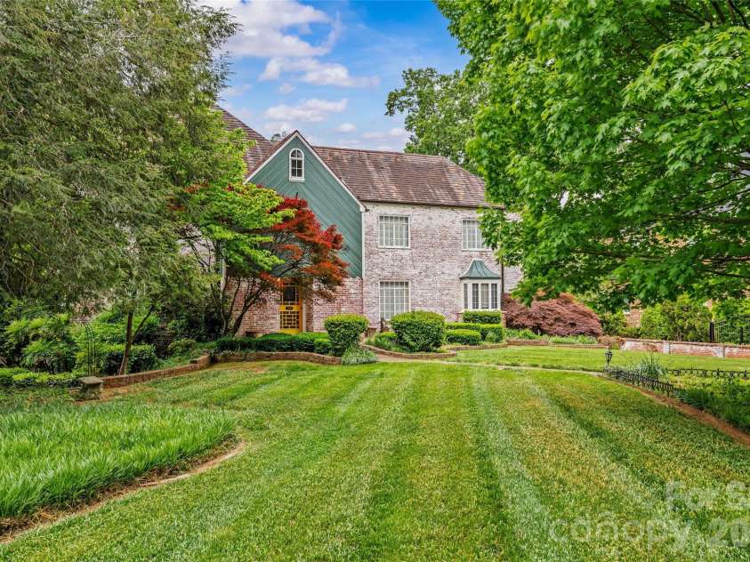 1858 Queens Road, Charlotte, NC 28207.  MLS# CAR4420336, YatesRealty ID 50758. 