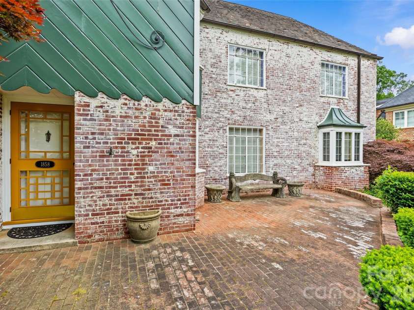 1858 Queens Road, Charlotte, NC 28207.  MLS# CAR4420336, YatesRealty ID 50758. 