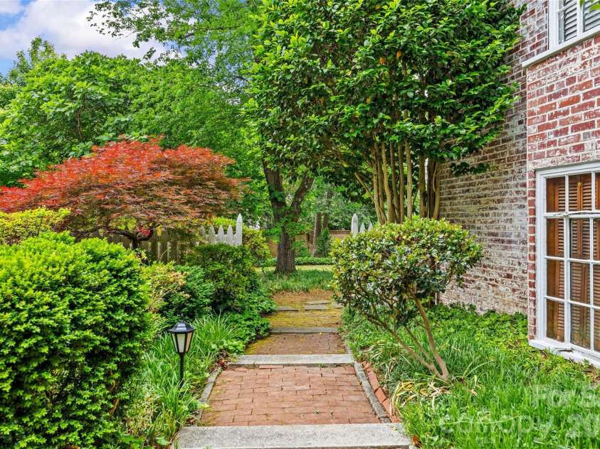 1858 Queens Road, Charlotte, NC 28207.  MLS# CAR4420336, YatesRealty ID 50758. 