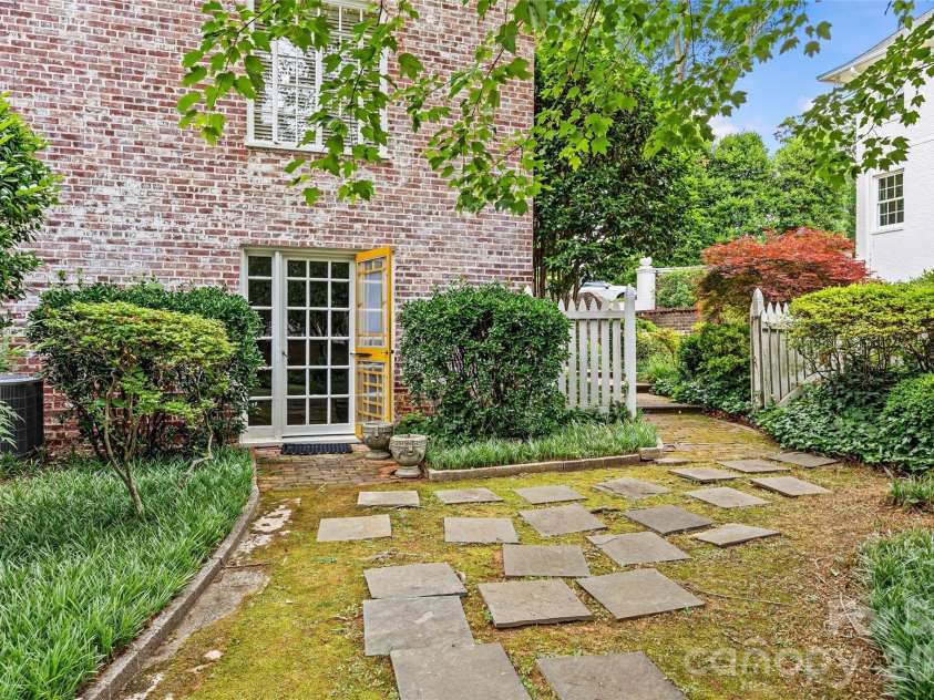 1858 Queens Road, Charlotte, NC 28207.  MLS# CAR4420336, YatesRealty ID 50758. 