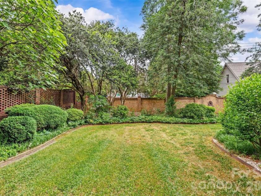 1858 Queens Road, Charlotte, NC 28207.  MLS# CAR4420336, YatesRealty ID 50758. 