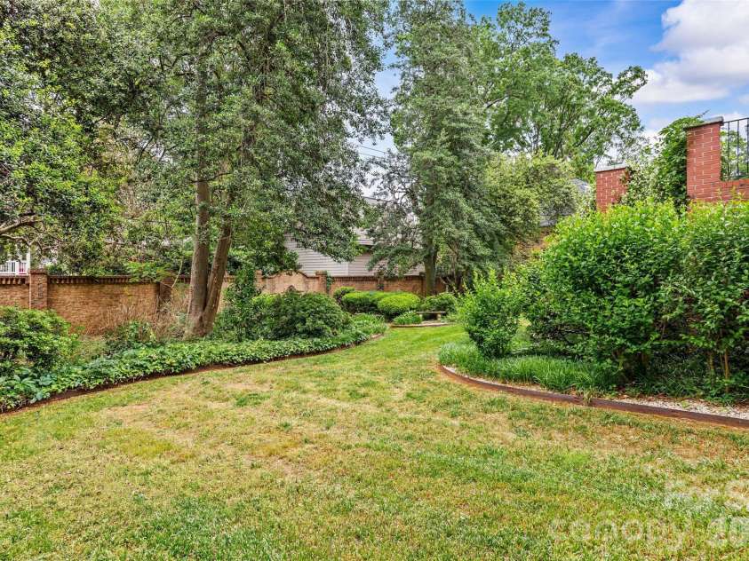 1858 Queens Road, Charlotte, NC 28207.  MLS# CAR4420336, YatesRealty ID 50758. 