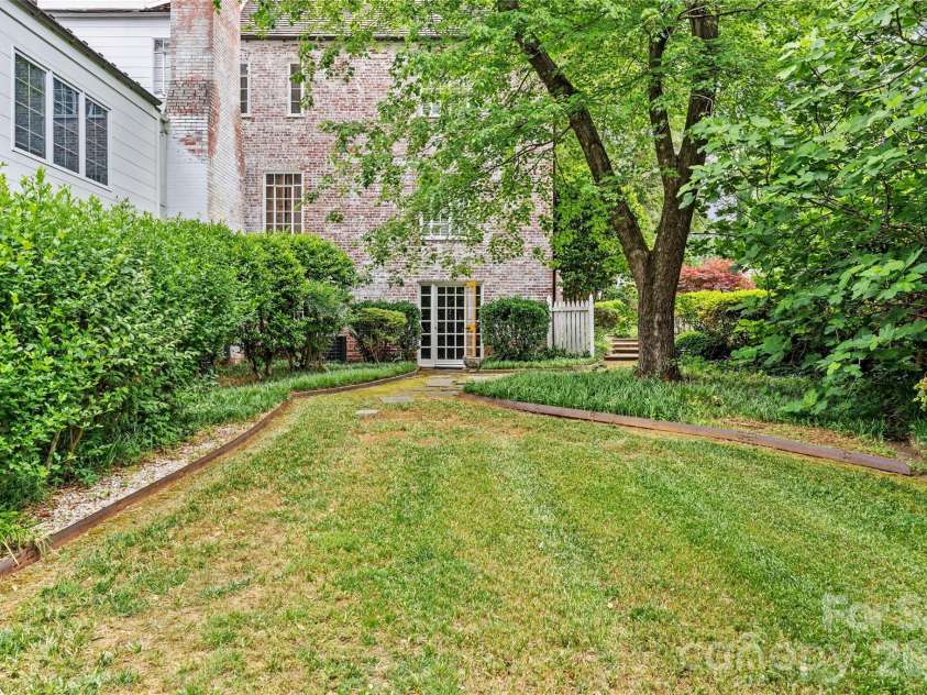 1858 Queens Road, Charlotte, NC 28207.  MLS# CAR4420336, YatesRealty ID 50758. 