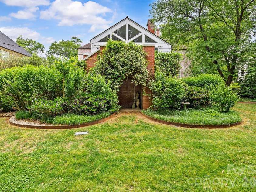 1858 Queens Road, Charlotte, NC 28207.  MLS# CAR4420336, YatesRealty ID 50758. 