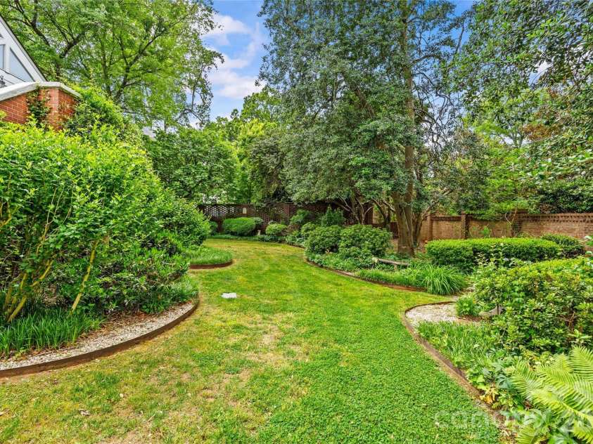 1858 Queens Road, Charlotte, NC 28207.  MLS# CAR4420336, YatesRealty ID 50758. 
