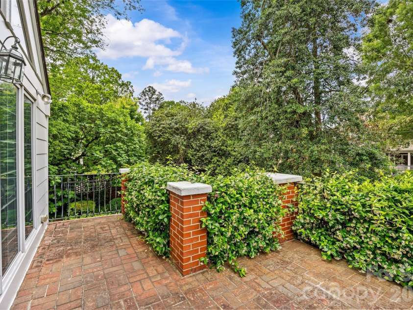 1858 Queens Road, Charlotte, NC 28207.  MLS# CAR4420336, YatesRealty ID 50758. 