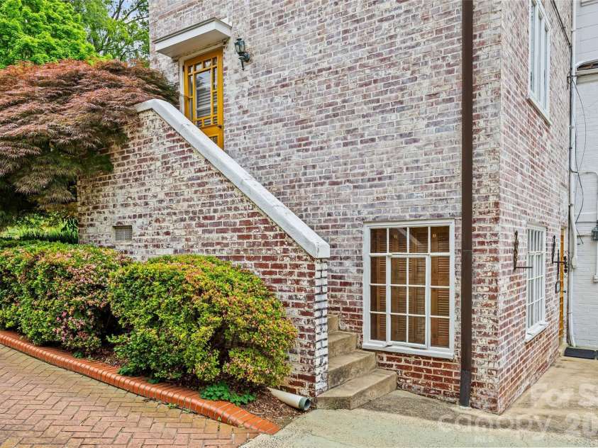 1858 Queens Road, Charlotte, NC 28207.  MLS# CAR4420336, YatesRealty ID 50758. 