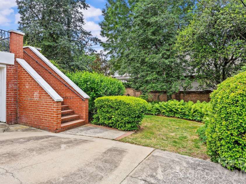 1858 Queens Road, Charlotte, NC 28207.  MLS# CAR4420336, YatesRealty ID 50758. 