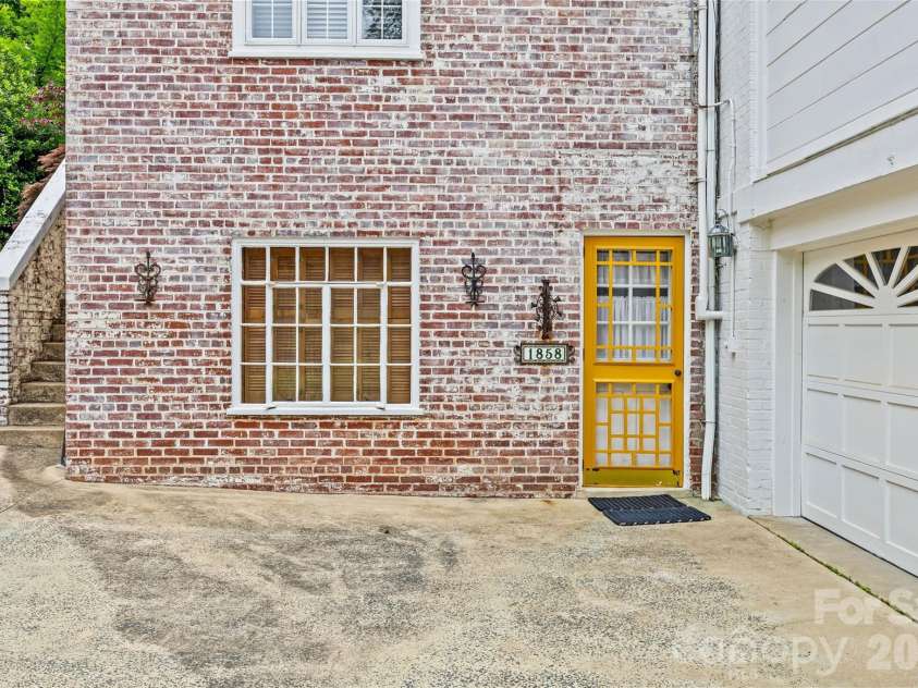 1858 Queens Road, Charlotte, NC 28207.  MLS# CAR4420336, YatesRealty ID 50758. 