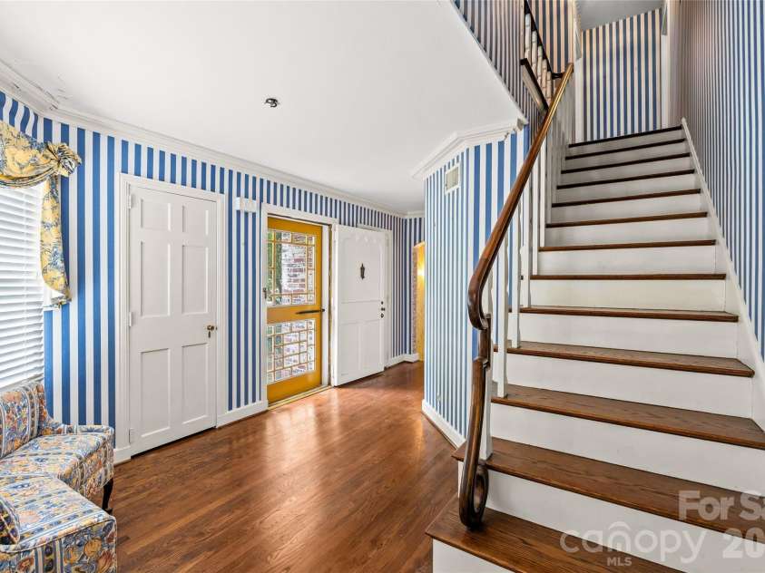1858 Queens Road, Charlotte, NC 28207.  MLS# CAR4420336, YatesRealty ID 50758. 
