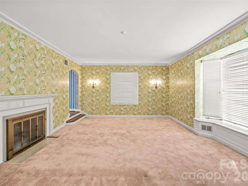 1858 Queens Road, Charlotte, NC 28207.  MLS# CAR4420336, YatesRealty ID 50758. 