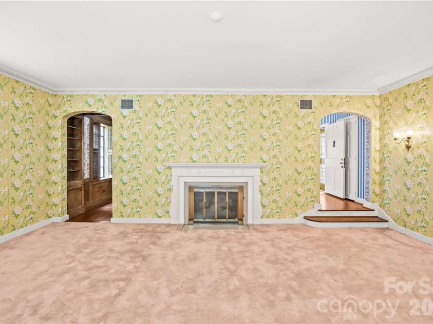 1858 Queens Road, Charlotte, NC 28207.  MLS# CAR4420336, YatesRealty ID 50758. 