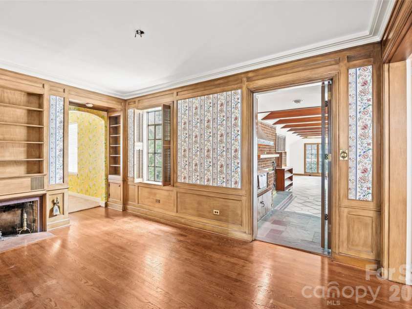 1858 Queens Road, Charlotte, NC 28207.  MLS# CAR4420336, YatesRealty ID 50758. 