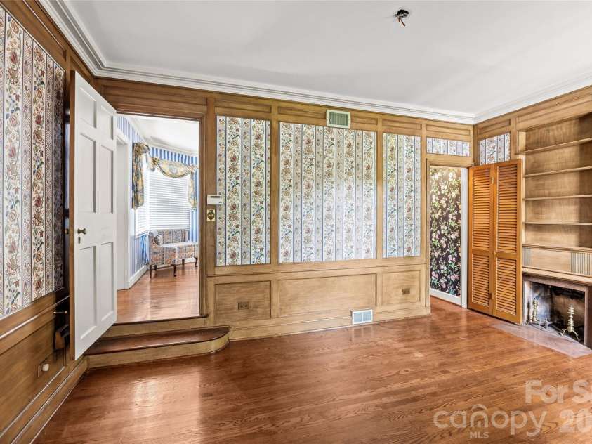 1858 Queens Road, Charlotte, NC 28207.  MLS# CAR4420336, YatesRealty ID 50758. 