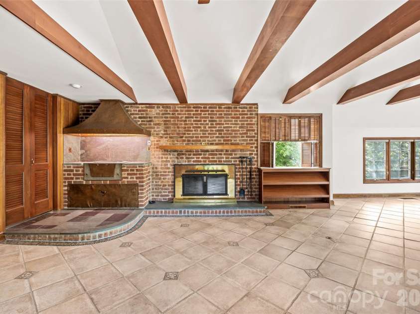1858 Queens Road, Charlotte, NC 28207.  MLS# CAR4420336, YatesRealty ID 50758. 