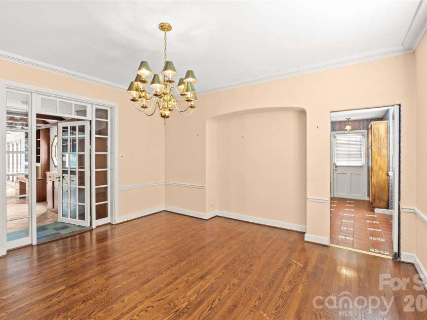 1858 Queens Road, Charlotte, NC 28207.  MLS# CAR4420336, YatesRealty ID 50758. 
