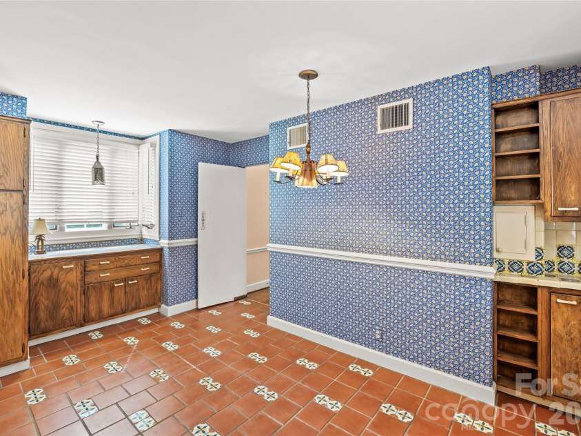 1858 Queens Road, Charlotte, NC 28207.  MLS# CAR4420336, YatesRealty ID 50758. 