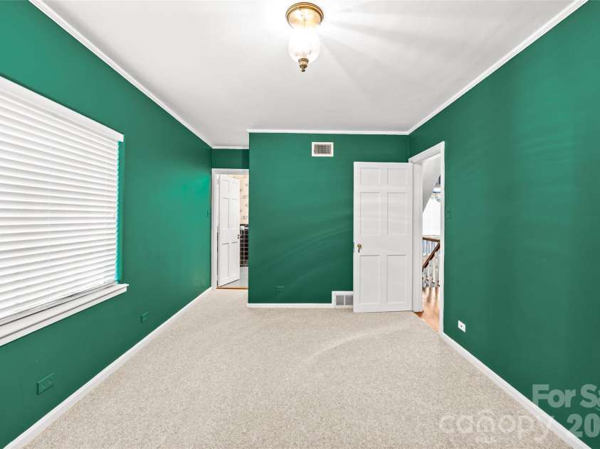 1858 Queens Road, Charlotte, NC 28207.  MLS# CAR4420336, YatesRealty ID 50758. 