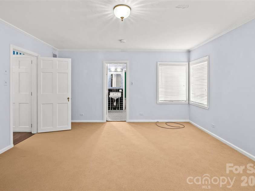 1858 Queens Road, Charlotte, NC 28207.  MLS# CAR4420336, YatesRealty ID 50758. 