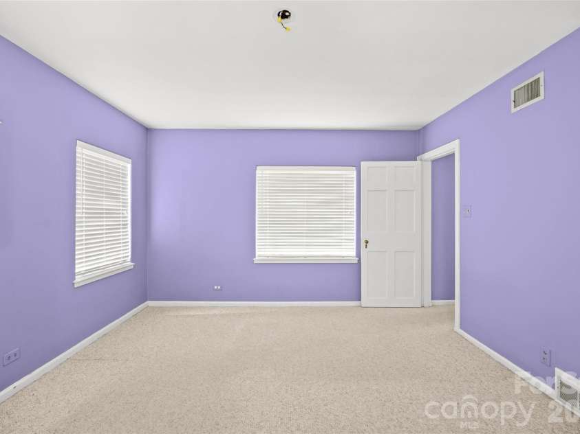 1858 Queens Road, Charlotte, NC 28207.  MLS# CAR4420336, YatesRealty ID 50758. 