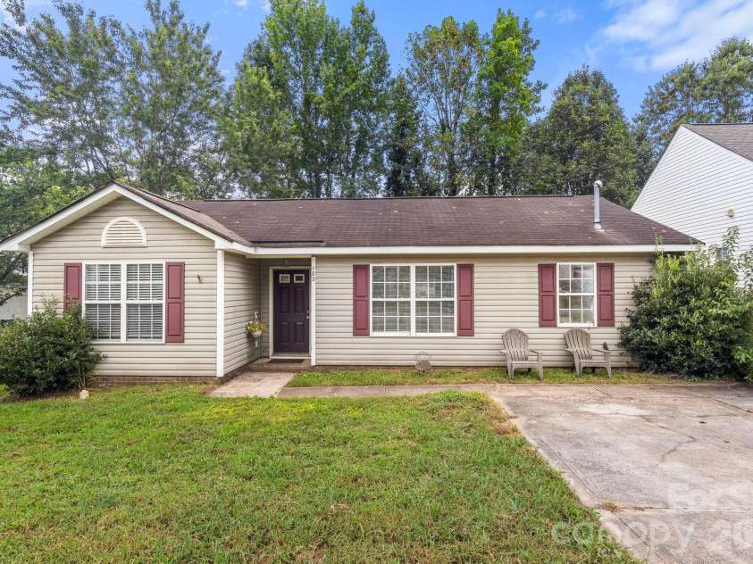 182 Kristens Court Drive, Mooresville, NC 28115.  MLS# CAR4411653, YatesRealty ID 50759. 