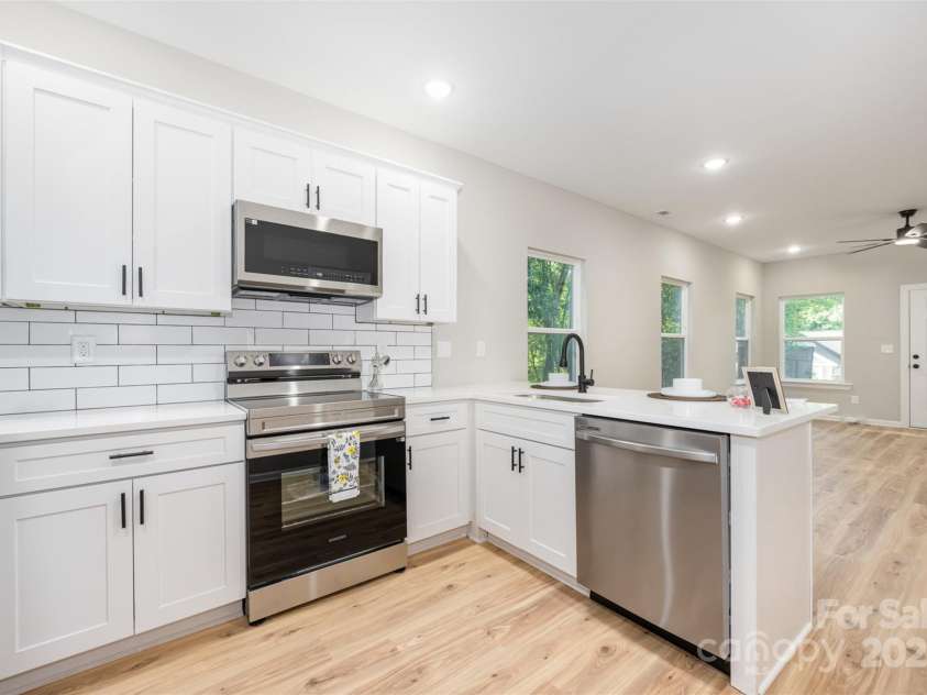 1011 Indiana Street, Kannapolis, NC 28083.  MLS# CAR4154217, YatesRealty ID 5076. Quartz countertops, dishwasher, stove, microwave, tile backsplash