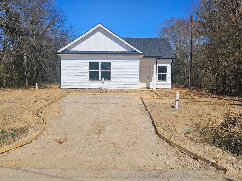 1011 Indiana Street, Kannapolis, NC 28083.  MLS# CAR4154217, YatesRealty ID 5076. Welcome home!