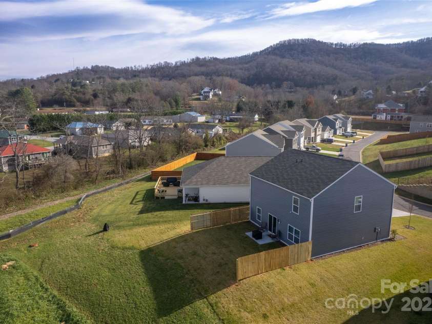 84 Madelyn Drive, Clyde, NC 28721.  MLS# CAR4325015, YatesRealty ID 5076. 