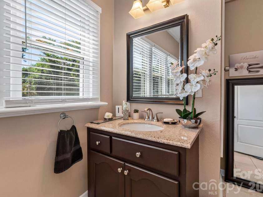 448 1st Street, Hickory, NC 28602.  MLS# CAR4424282, YatesRealty ID 50763. Bathroom