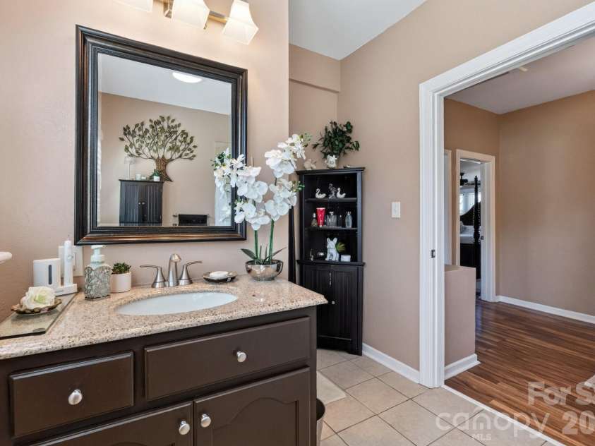 448 1st Street, Hickory, NC 28602.  MLS# CAR4424282, YatesRealty ID 50763. Bathroom