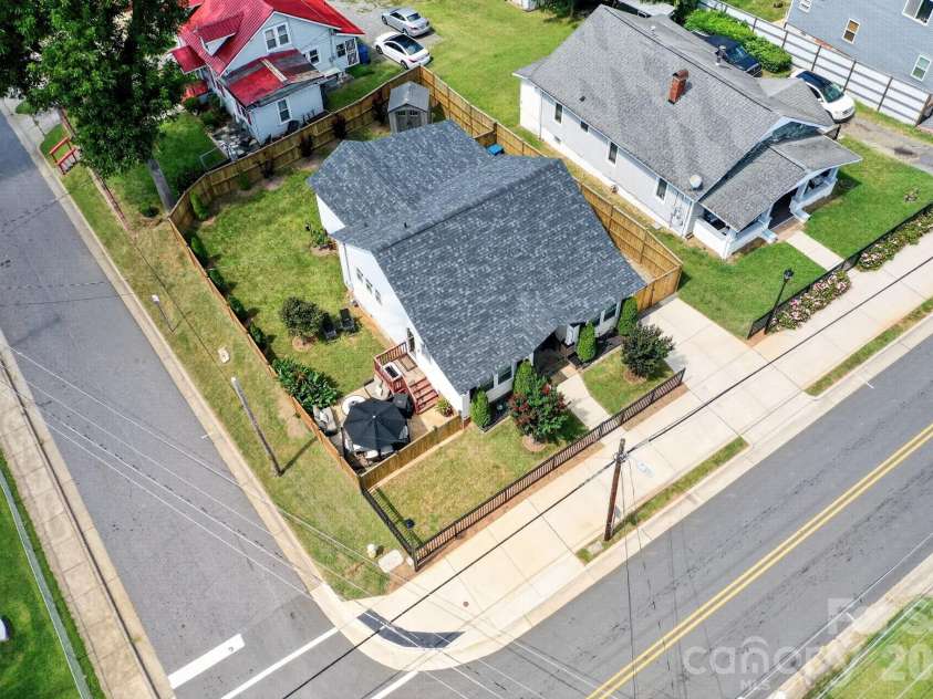 448 1st Street, Hickory, NC 28602.  MLS# CAR4424282, YatesRealty ID 50763. Corner lot!