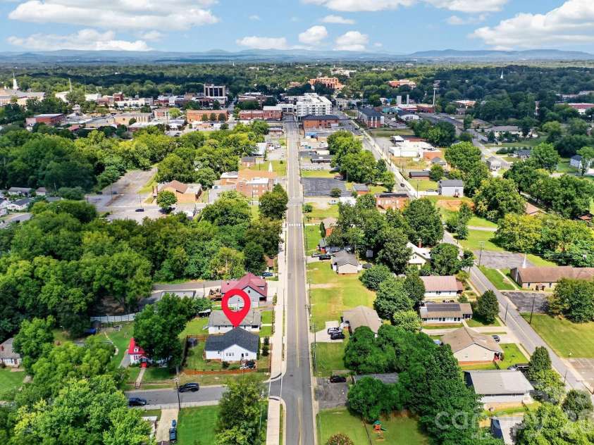 448 1st Street, Hickory, NC 28602.  MLS# CAR4424282, YatesRealty ID 50763. Easy access to downtown Hickory!