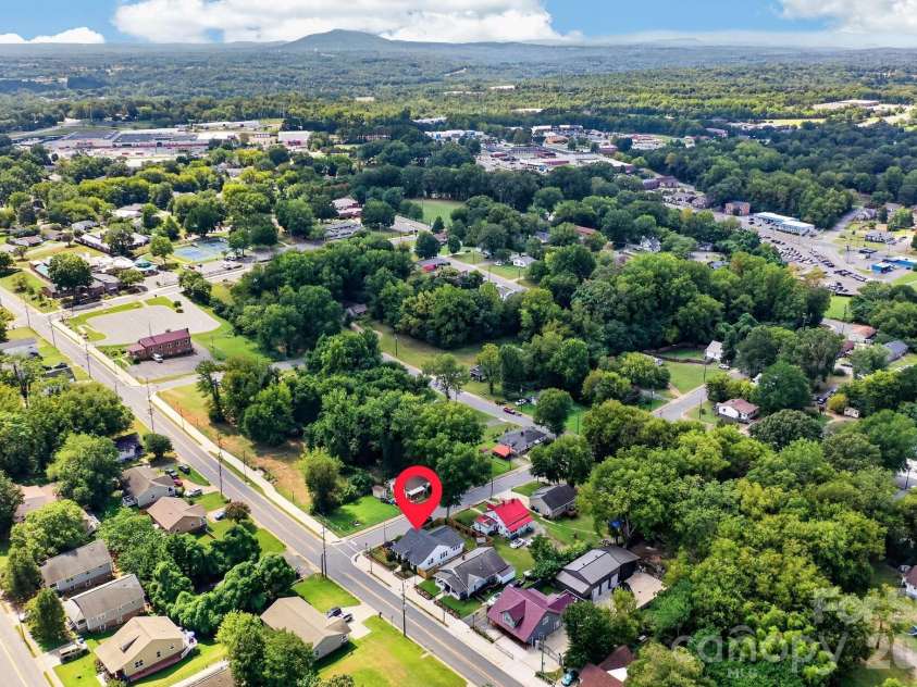448 1st Street, Hickory, NC 28602.  MLS# CAR4424282, YatesRealty ID 50763. Easy access to downtown Hickory!