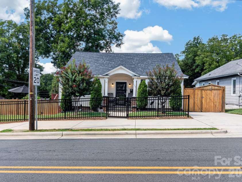 448 1st Street, Hickory, NC 28602.  MLS# CAR4424282, YatesRealty ID 50763. Front of home
