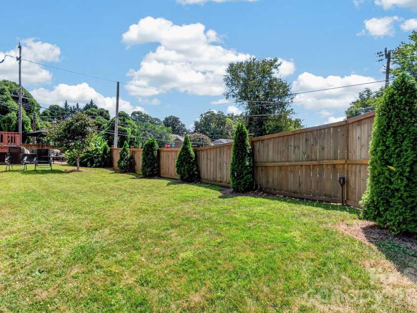 448 1st Street, Hickory, NC 28602.  MLS# CAR4424282, YatesRealty ID 50763. Just look at the yard!