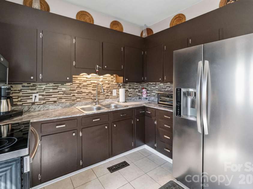 448 1st Street, Hickory, NC 28602.  MLS# CAR4424282, YatesRealty ID 50763. Kitchen