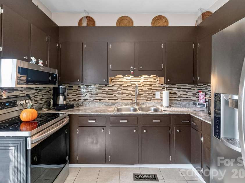 448 1st Street, Hickory, NC 28602.  MLS# CAR4424282, YatesRealty ID 50763. Kitchen