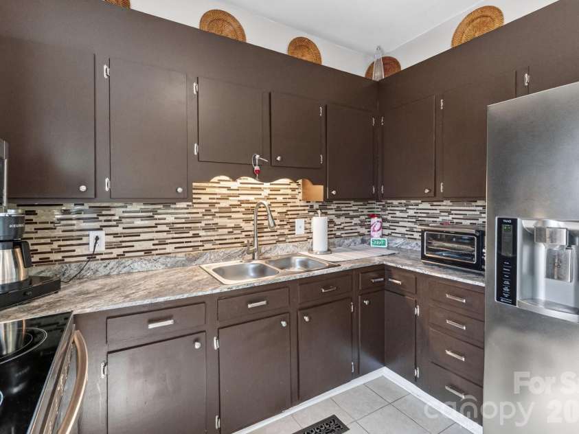 448 1st Street, Hickory, NC 28602.  MLS# CAR4424282, YatesRealty ID 50763. Kitchen