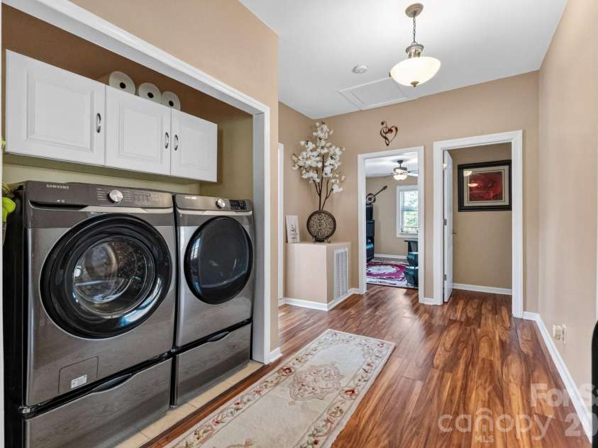 448 1st Street, Hickory, NC 28602.  MLS# CAR4424282, YatesRealty ID 50763. Laundry