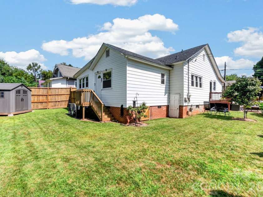448 1st Street, Hickory, NC 28602.  MLS# CAR4424282, YatesRealty ID 50763. Yard