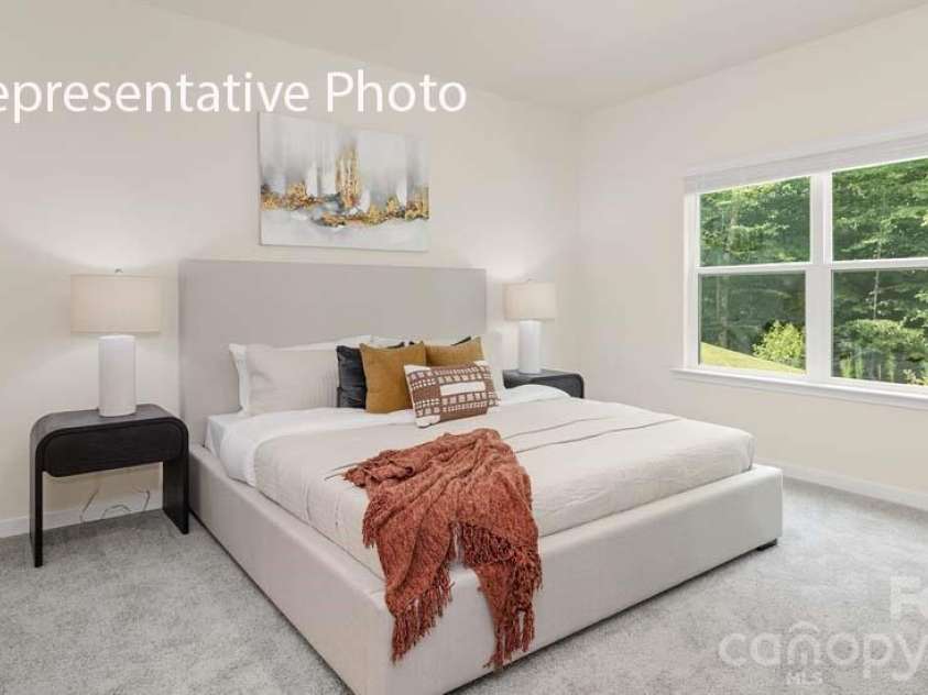 633 17th Avenue Drive, Hickory, NC 28601.  MLS# CAR4424433, YatesRealty ID 50764. 