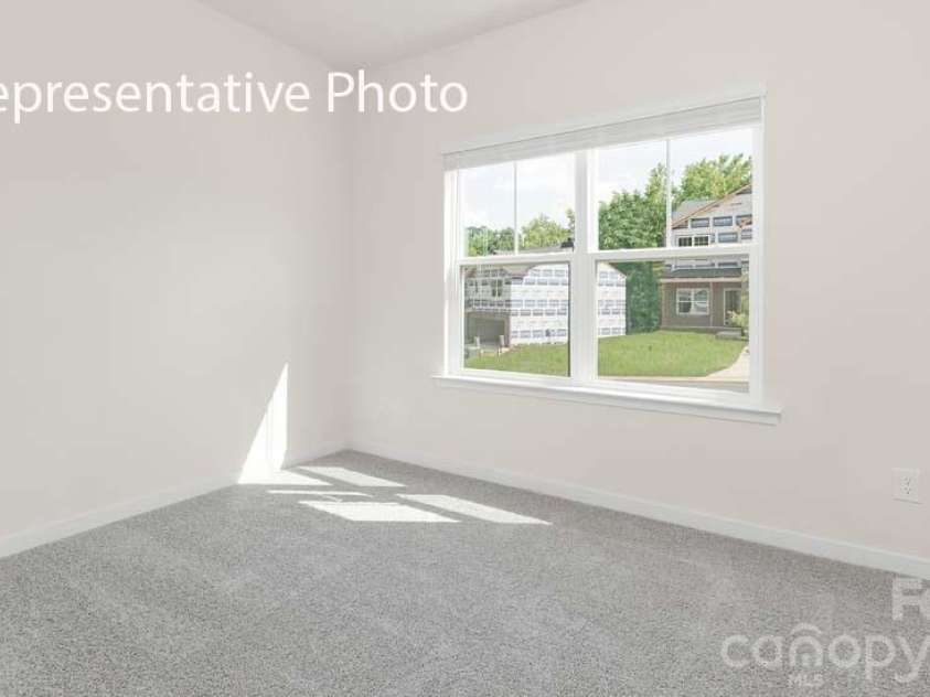633 17th Avenue Drive, Hickory, NC 28601.  MLS# CAR4424433, YatesRealty ID 50764. 