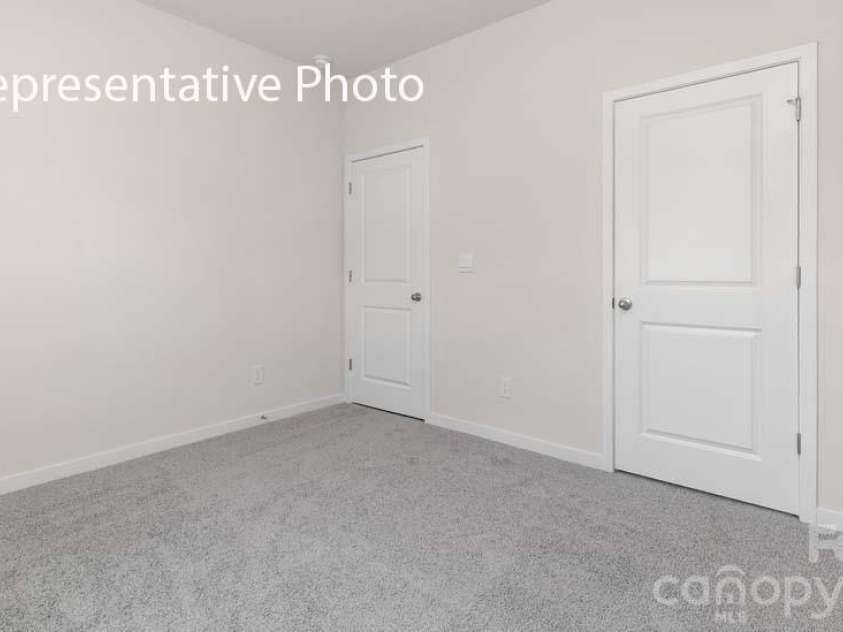 633 17th Avenue Drive, Hickory, NC 28601.  MLS# CAR4424433, YatesRealty ID 50764. 