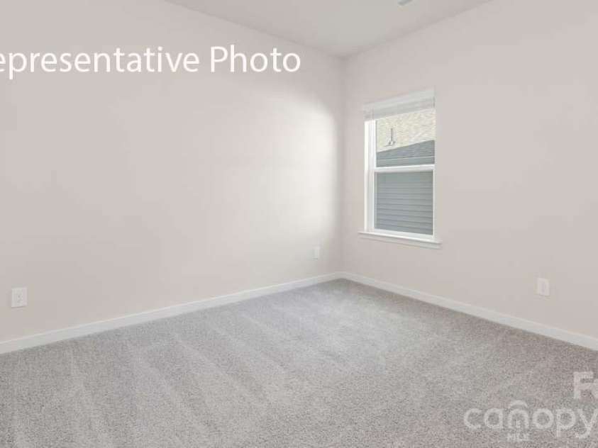 633 17th Avenue Drive, Hickory, NC 28601.  MLS# CAR4424433, YatesRealty ID 50764. 